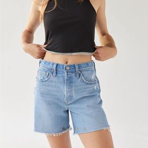 Levi's 501 Mid-Thigh Denim Jean Shorts Frayed Hem Button fly 28 Jorts